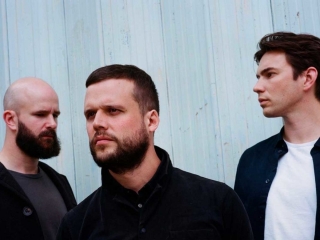 White Lies: &quot;Nuestra m&uacute;sica es rebeld&iacute;a, disfrute, tristeza y alegr&iacute;a&quot;